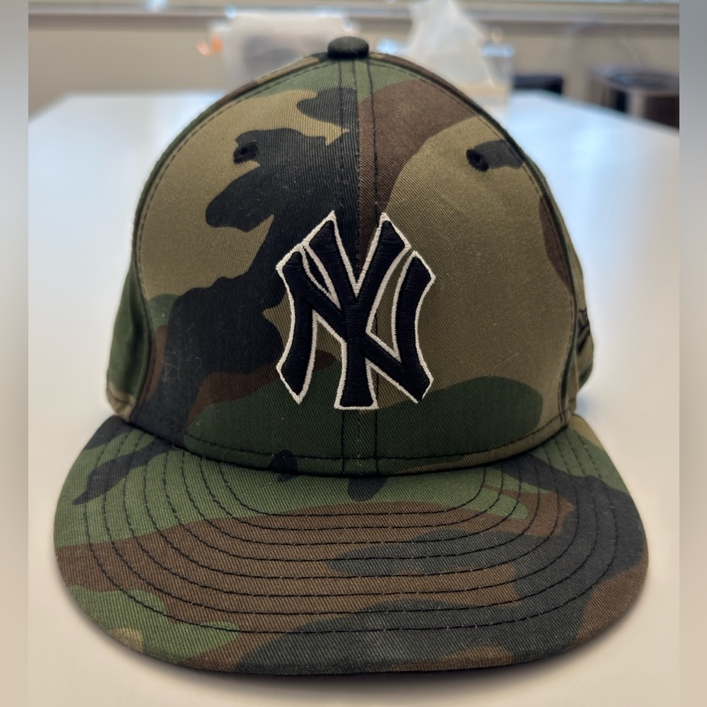 New Era NY Yankees 59FIFTY Fitted Cap – Size 7 – Great Condition